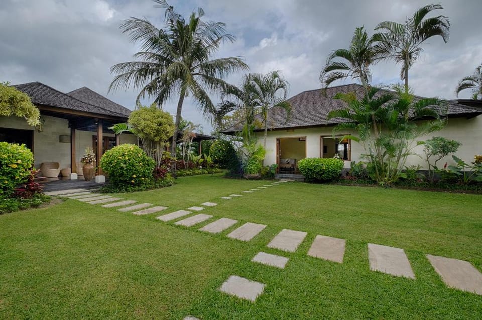 Entire 6 BR Private Pool Villa #Z237 Villa in Sukawati