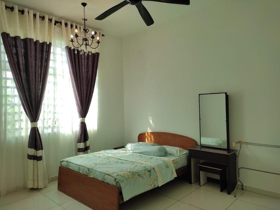 Aurora Homestay (Fully Aircond Room & Liv. Hall) Vacation rental in Malacca