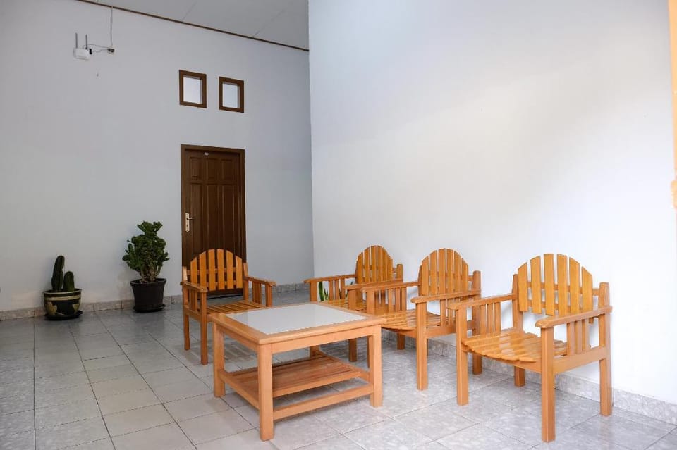 OYO 2766 Kezia Kost Hotel in Indonesia
