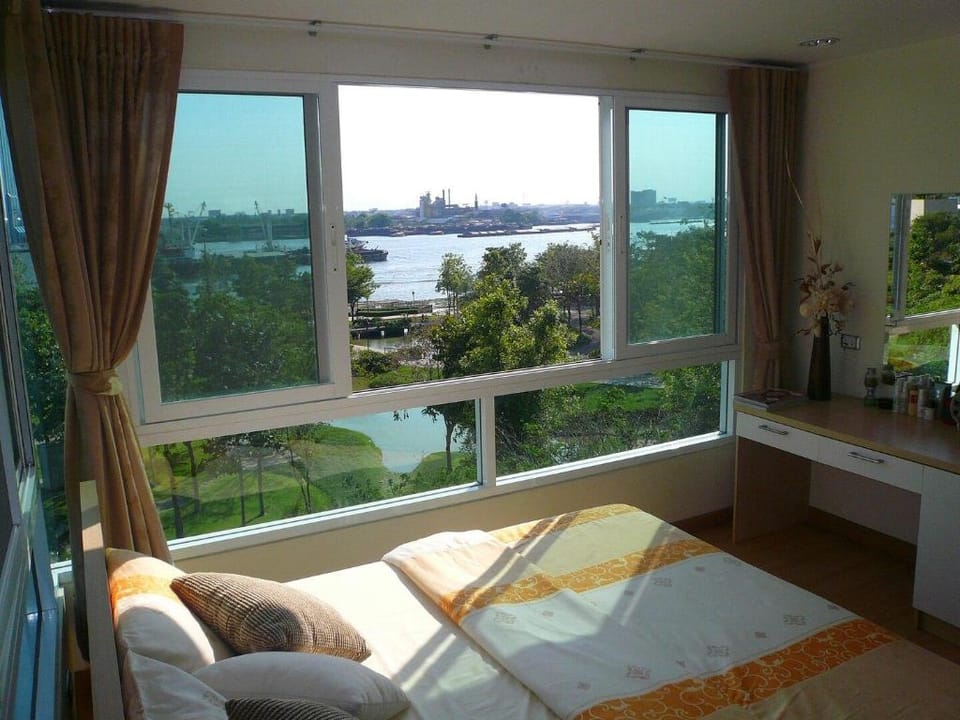 Nice 3BR Apt, River Front view, near Asiatique Apartment in Bangkok