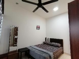 Deen's Homestay Pagoh (Muslim Only) Vacation rental in Johor
