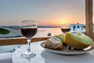 Manolis and Filio Home(By The Sea). Villa in Milos