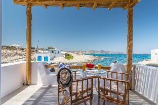 Manolis and Filio Home(By The Sea). Villa in Milos