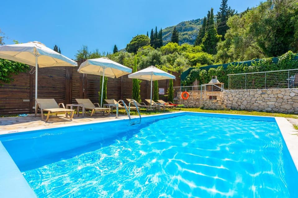 Villa Litsa: Large Private Pool, Walk to Beach, Sea Views, A/C, WiFi Apartment in Corfu, Greece