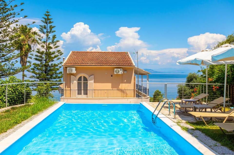 Villa Litsa: Large Private Pool, Walk to Beach, Sea Views, A/C, WiFi Apartment in Corfu, Greece