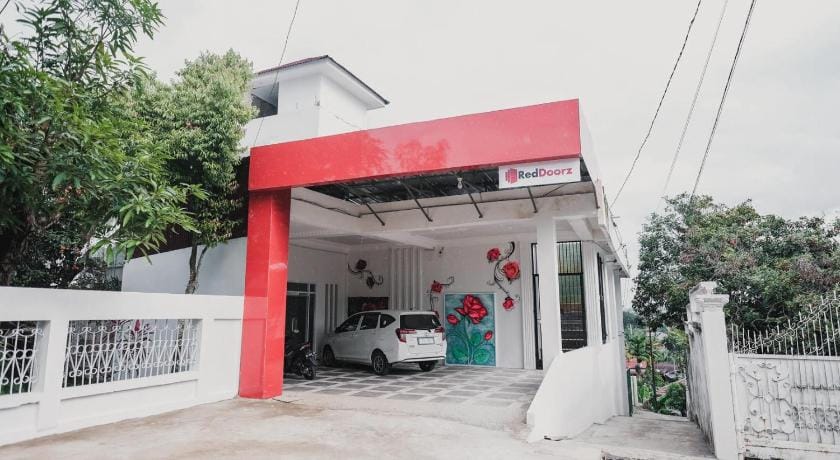 RedDoorz Syariah near Arafah Hospital Jambi Bed and Breakfast in Indonesia
