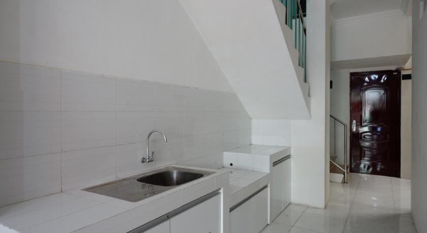 RedDoorz Hostel near Kota Lama Semarang Bed and Breakfast in Indonesia
