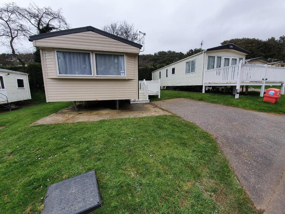 3 Bedroom Caravan, Sleeps 8, at Parkdean Newquay Holiday Park Campground/ 
RV Resort in England