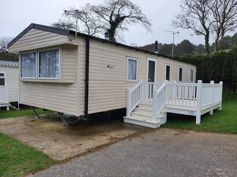 3 Bedroom Caravan, Sleeps 8, at Parkdean Newquay Holiday Park Campground/ 
RV Resort in England