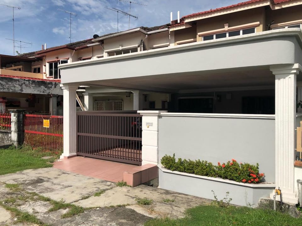 Sweety Home (Unifi + TV Box)[3 mins to MCD] Vacation rental in Johor