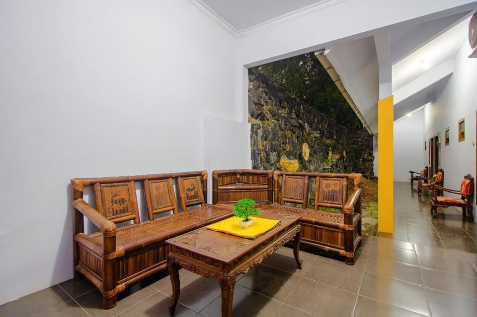 SPOT ON 2754 Miyagi Guesthouse Hotel in Special Region of Yogyakarta