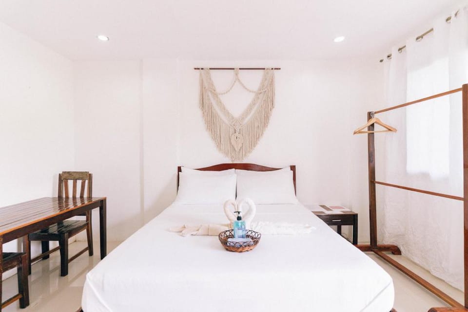 Discover Island Paradise at Dre's Place Siargao! Apartment in General Luna