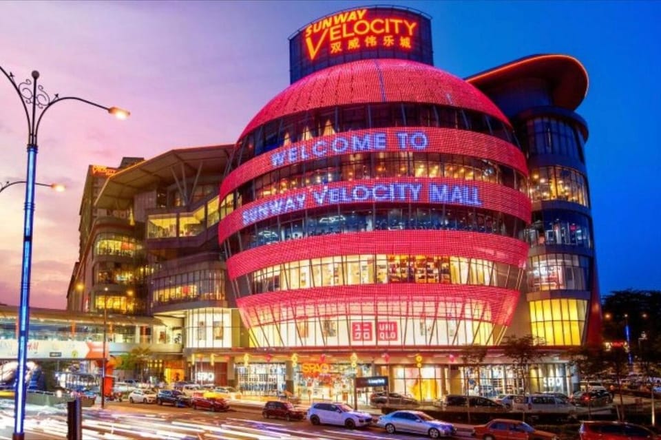 28 BLVD Beautiful Lakeside Studio with KLCC View Apartment in Federal Territory of Kuala Lumpur