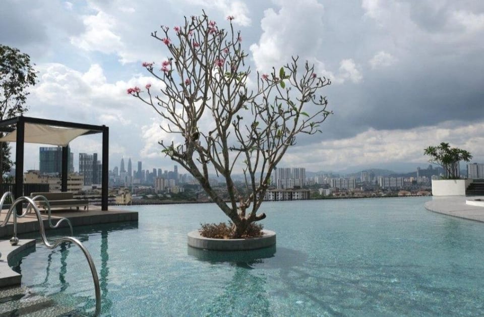 28 BLVD Beautiful Lakeside Studio with KLCC View Apartment in Federal Territory of Kuala Lumpur