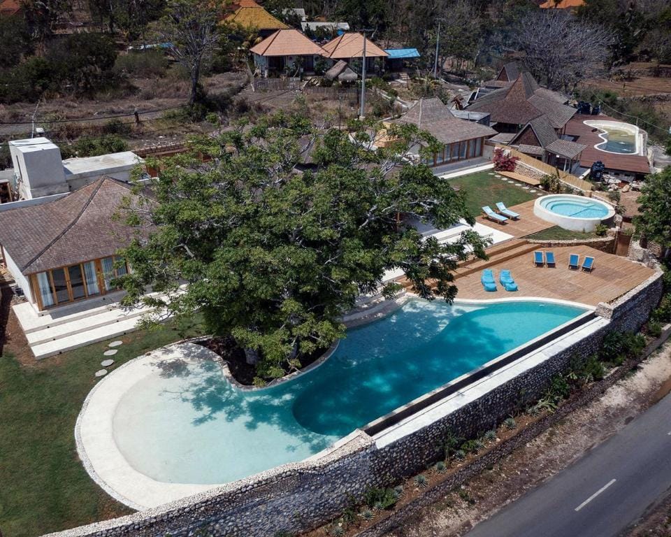 MODERN, LUXURY 5 BEDROOM, BEACH FRONT 2 POOLS Villa in Nusapenida
