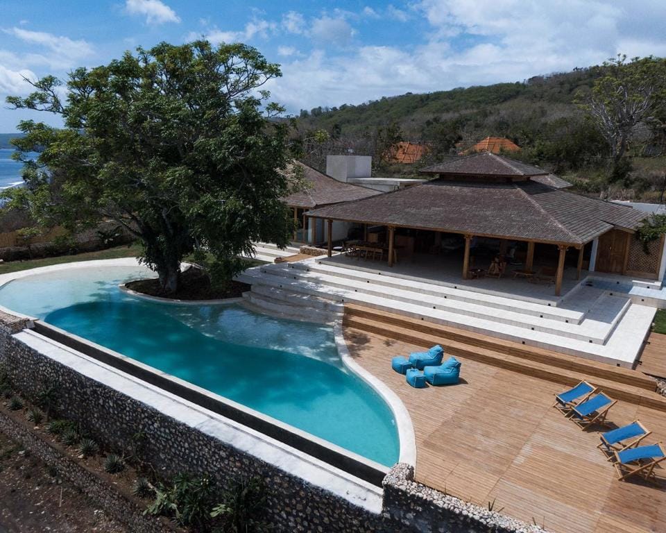 MODERN, LUXURY 5 BEDROOM, BEACH FRONT 2 POOLS Villa in Nusapenida