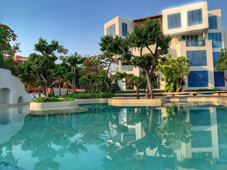 Chealona huahin beachfront condominium Apartment in Nong Kae