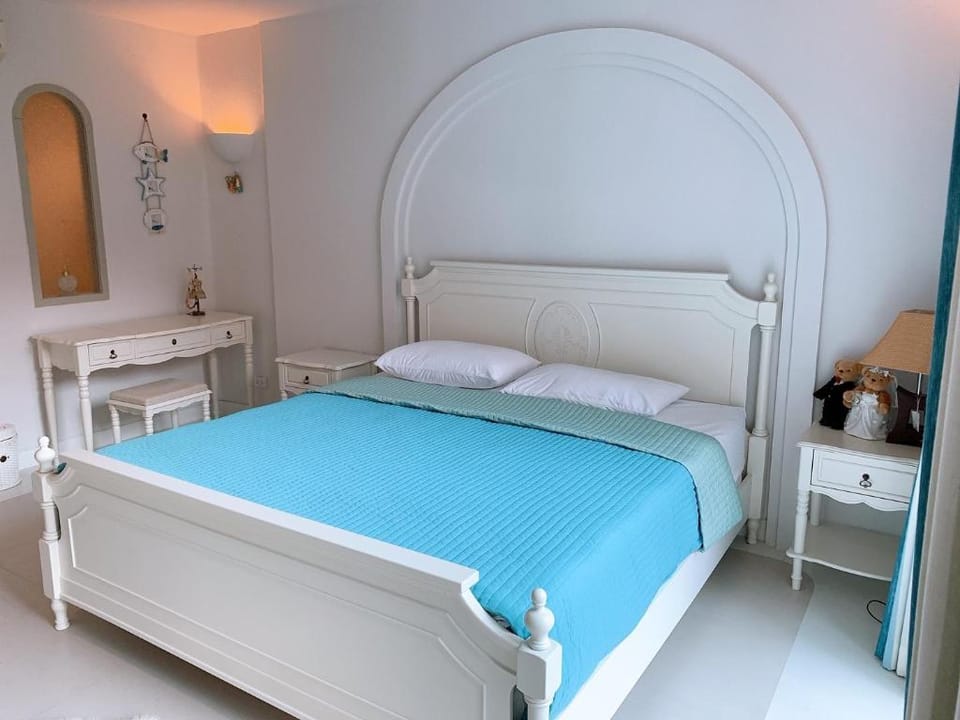 Chealona huahin beachfront condominium Apartment in Nong Kae