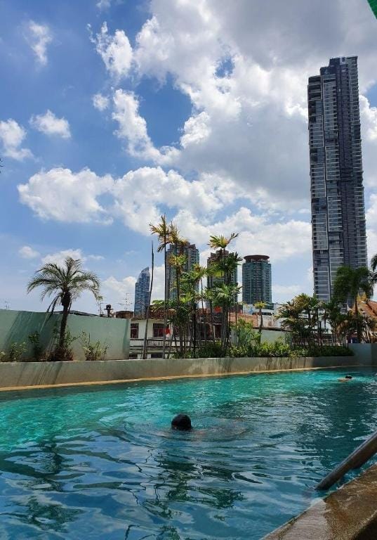 2BR Pool view Near BTS/ Asiatique Ferris Wheel Apartment in Bangkok