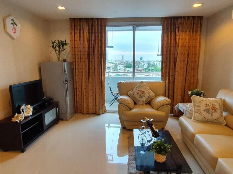 2BR Pool view Near BTS/ Asiatique Ferris Wheel Apartment in Bangkok