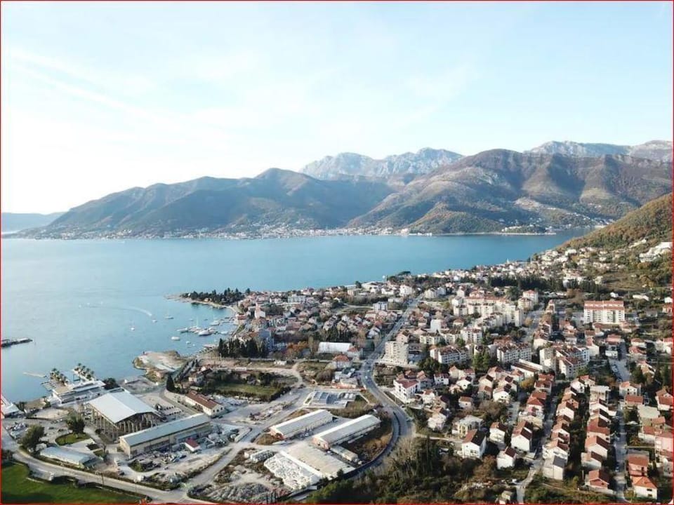 1bd Modern Tivat Apt 5 min Walk to the Center Apartment in Kotor Municipality
