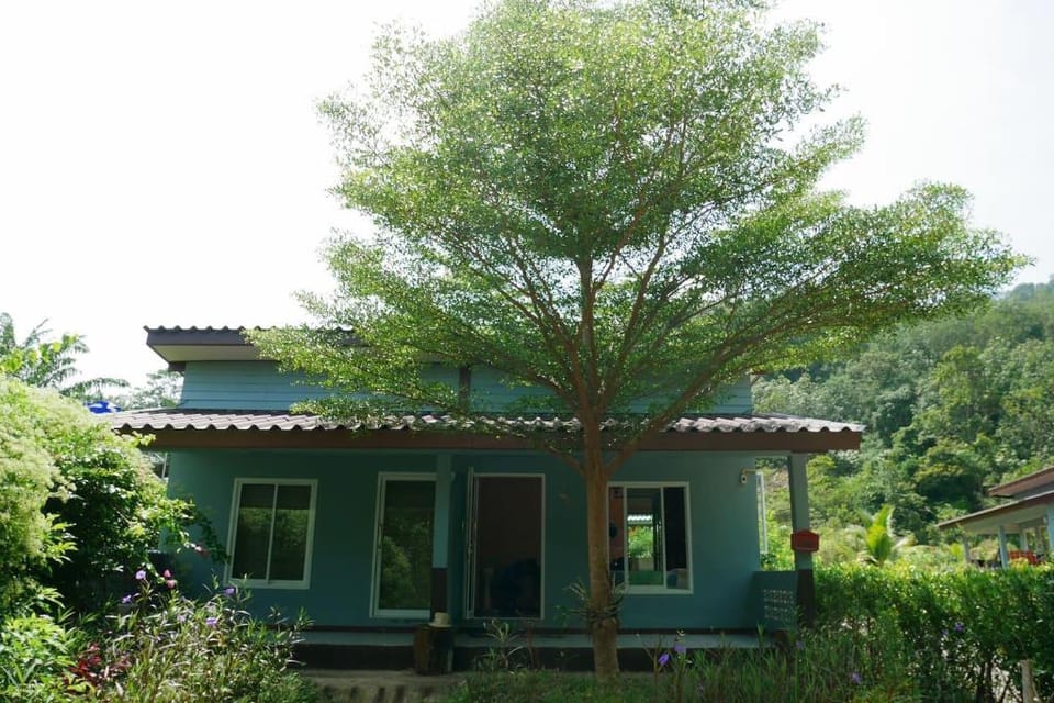 Baan Nomtham Apt 1 /mini kitchen Vacation rental in Sala Dan