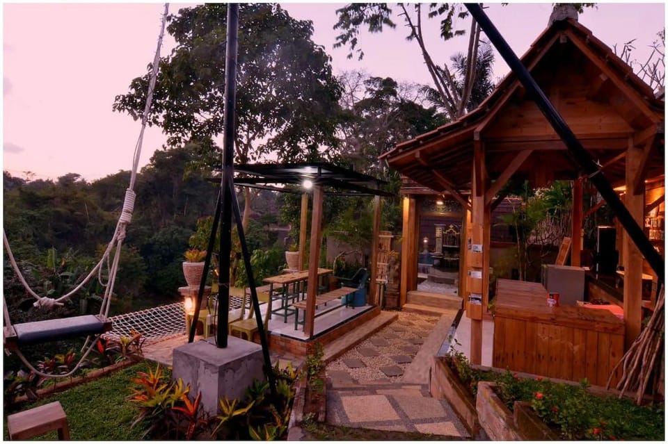 Ubud River View House with swimming pool Apartment in Sukawati