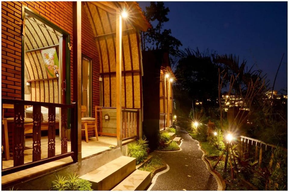 Ubud River View House with swimming pool Apartment in Sukawati