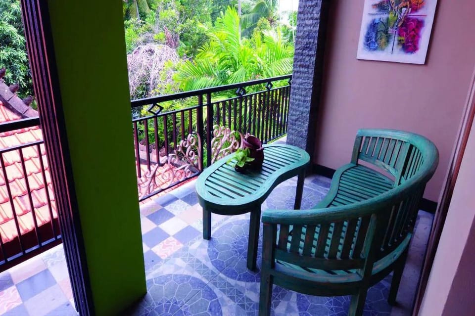 One bedroom ,w/Balcony , aircon, wifi, breakfast  Vacation rental in Sukawati