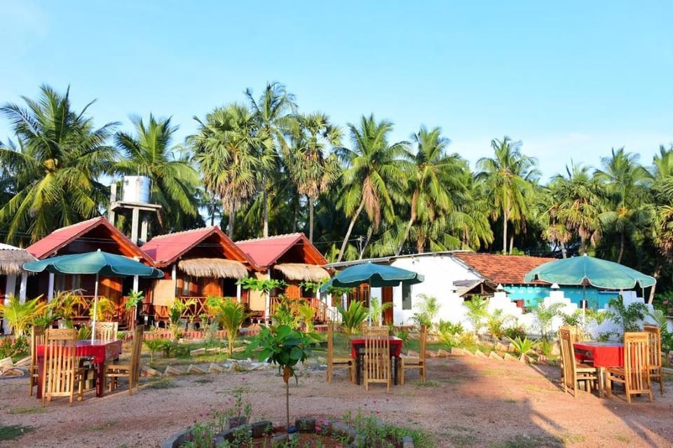 Cabana with Extra Large Bed Villa in Sri Lanka