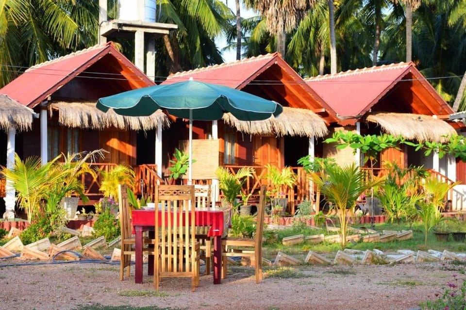 Cabana with Extra Large Bed Villa in Sri Lanka