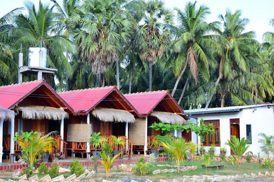 Cabana with Extra Large Bed Villa in Sri Lanka