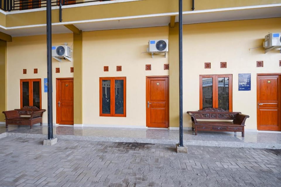 SPOT ON 2790 Bintang Selatan Syariah Hotel in Indonesia