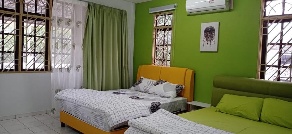 LOW SEASON PROMOTION! 4B12B max 24 pax Party House Vacation rental in Ipoh