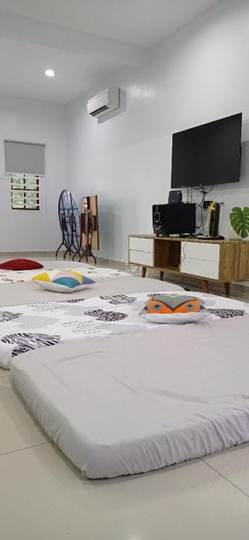 LOW SEASON PROMOTION! 4B12B max 24 pax Party House Vacation rental in Ipoh