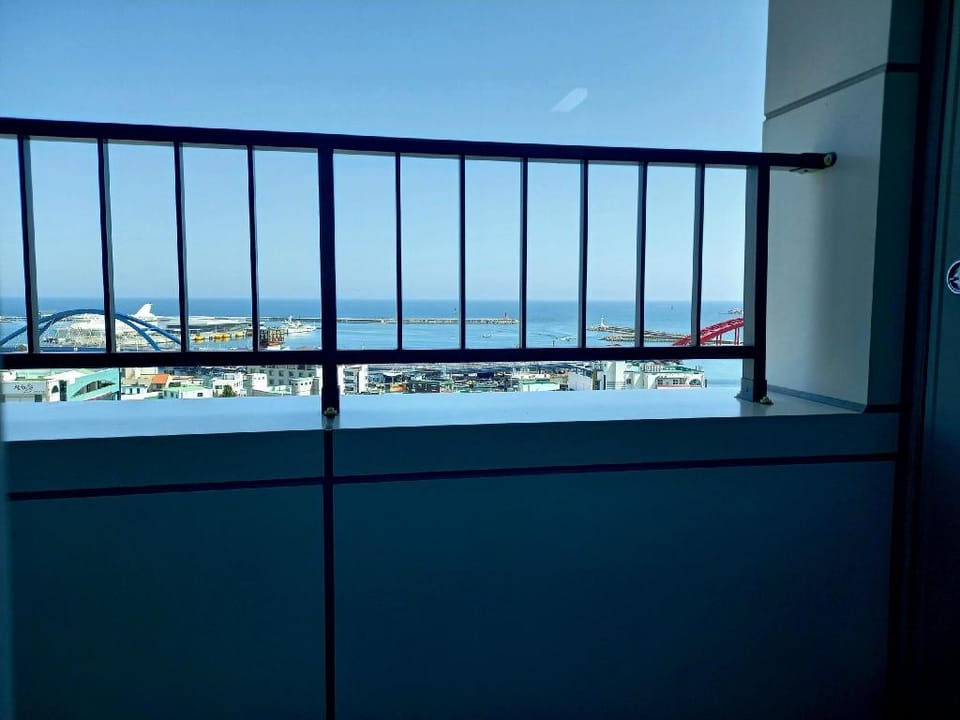 Sokcho Ocean View  New Sunrise Hotel Premium Room Apartment in South Korea