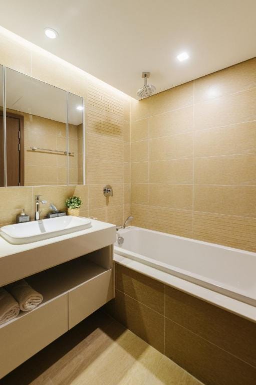 Vinhomes Metropolis/ 2Bedrooms/ LakeView/ Hanoi Apartment in Hanoi