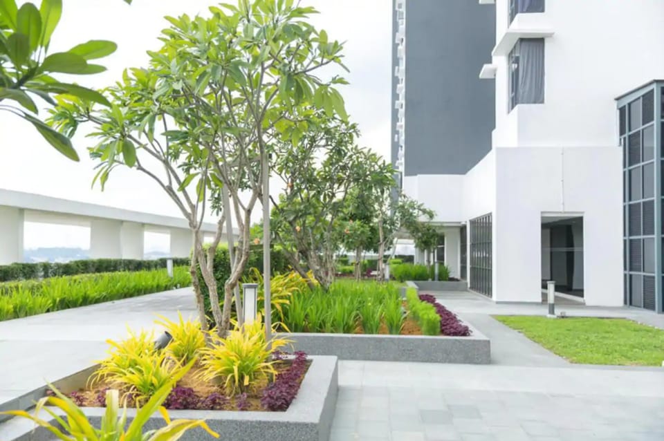 JonoSuite 1Tebrau @ 3BR 5pax near Midvelley by UHA Apartment in Johor Bahru