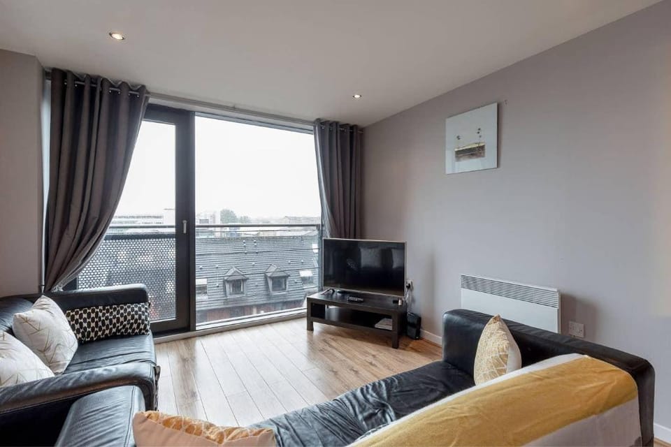 Close to Hydro/SEC, Modern riverside apt w/parking Apartment in Glasgow