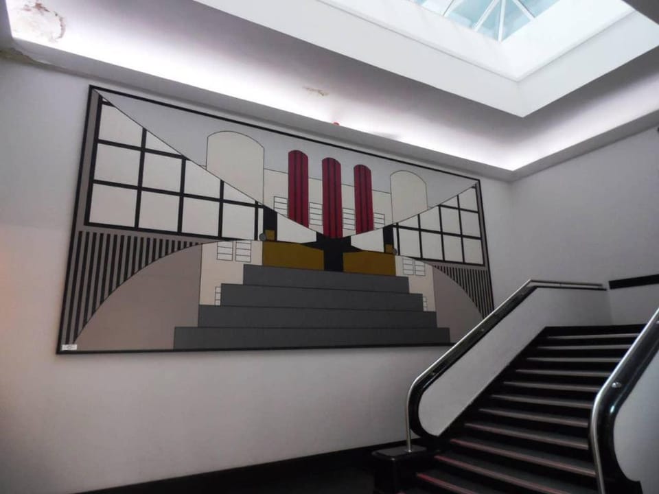 Art Deco building on vibrant Sauchiehall St Apartment in Glasgow