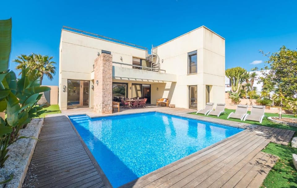 Villa Sa Marinada - Piscina y moderna.  Villa in Ibiza