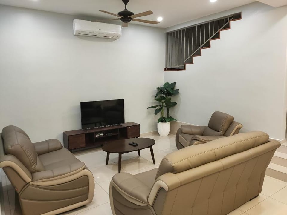 58 Kota Homestay Nearby Jonker Street for 15 pax Vacation rental in Malacca