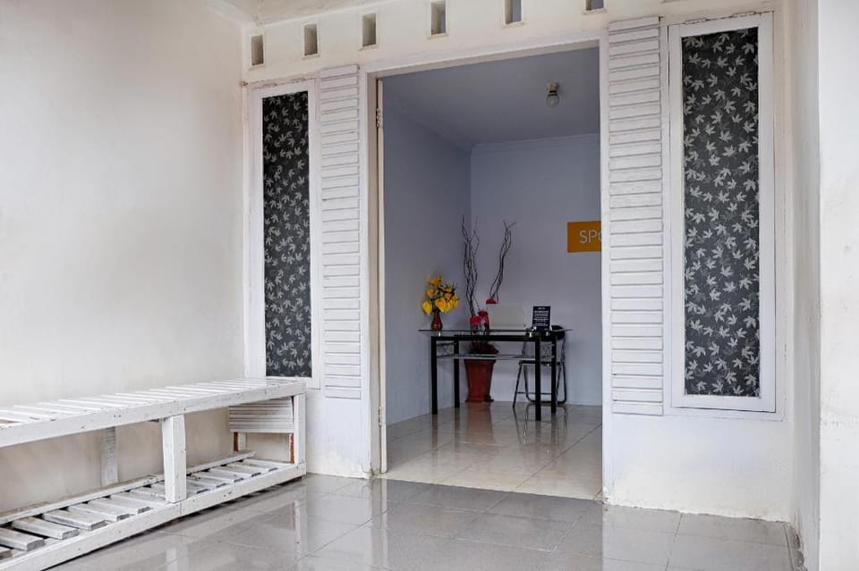 SPOT ON 2847 Anggrek Homestay Syariah Vacation rental in Indonesia