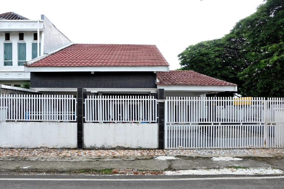 SPOT ON 2847 Anggrek Homestay Syariah Vacation rental in Indonesia