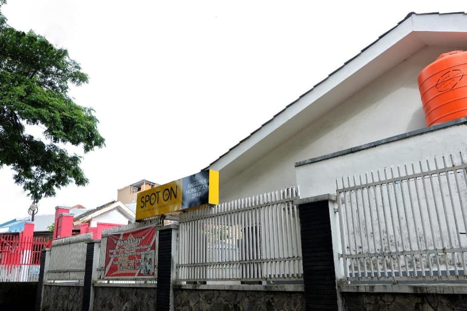 SPOT ON 2847 Anggrek Homestay Syariah Vacation rental in Indonesia