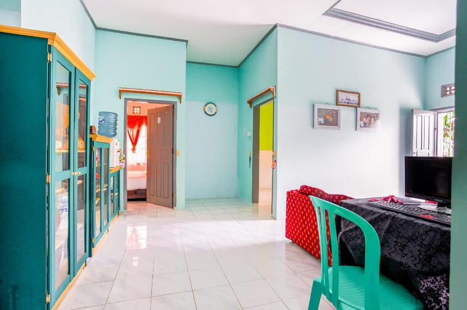 OYO 2903 Putri Residence Syariah Hotel in West Sumatra, Indonesia