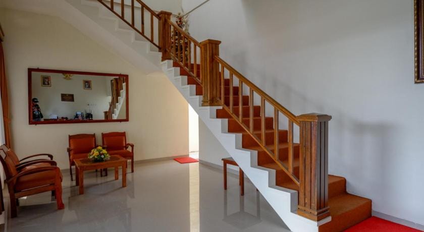 RedDoorz near Stadion 45 Karanganyar Bed and Breakfast in East Java