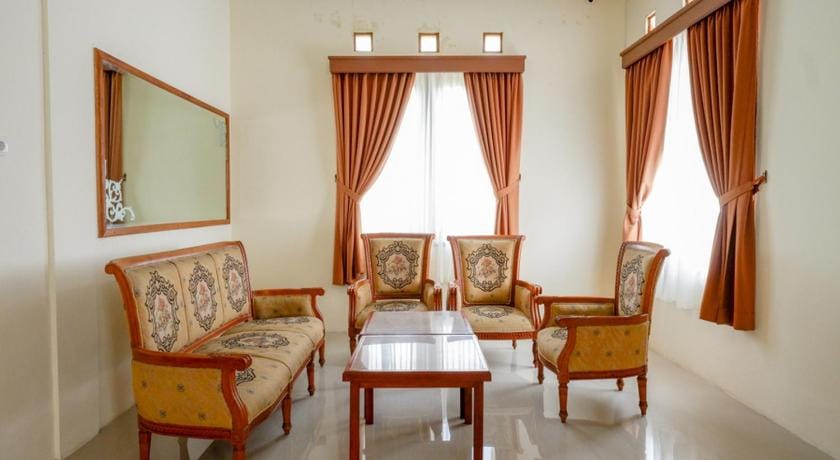 RedDoorz near Stadion 45 Karanganyar Bed and Breakfast in East Java