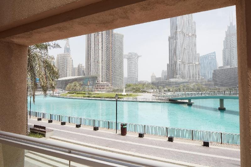 Exotic 3 BDR plus maids Duplex Villa Fountain View Villa in Dubai