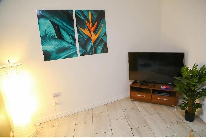 BEST CITY APARTMENTS + SMART TV + PS4 + 2 BEDS Apartment in Nottingham